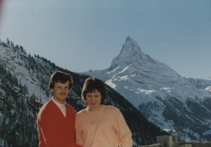 NÉS DERRIÈRE LES PIERRES